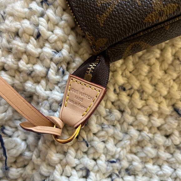 Louis Vuitton Monogram Pochette Accessories - Picture 2 of 11
